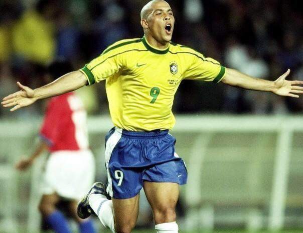 罗纳尔多评最佳11人:布冯守龙门;梅西,齐达内,贝利齐入选