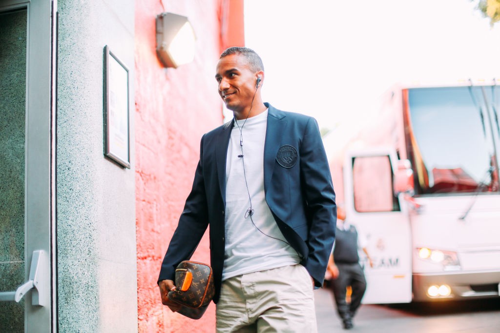 你会用什么样的词语来形容我城目前的边后卫们