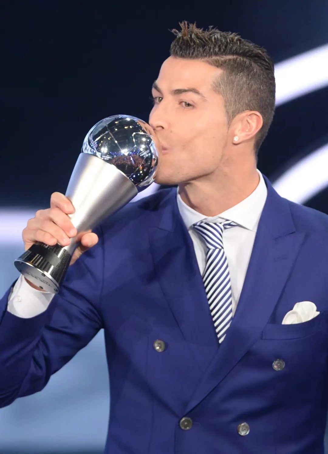 懂球帝启动图:2017年度fifa最佳球员,c罗!