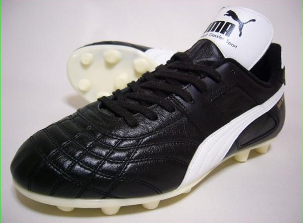 日本足球领先中国多少年,看看日系最强足球鞋