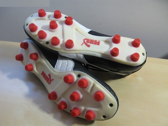 日本足球领先中国多少年,看看日系最强足球鞋