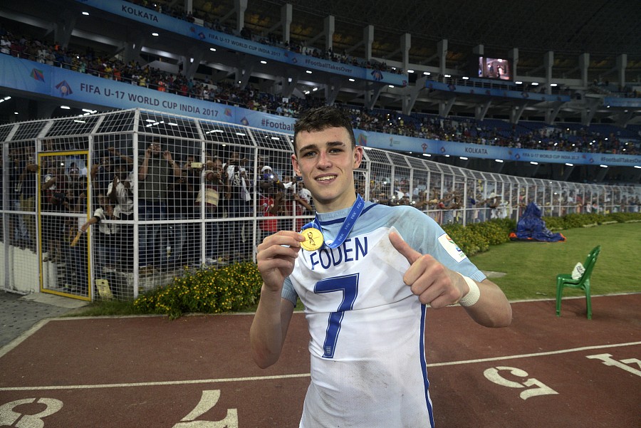 从世青赛起飞,一位三狮新星正在冉冉升起 - 曼