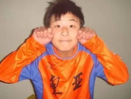 武磊颁奖&专访:满意自己今年的表现,我的性格