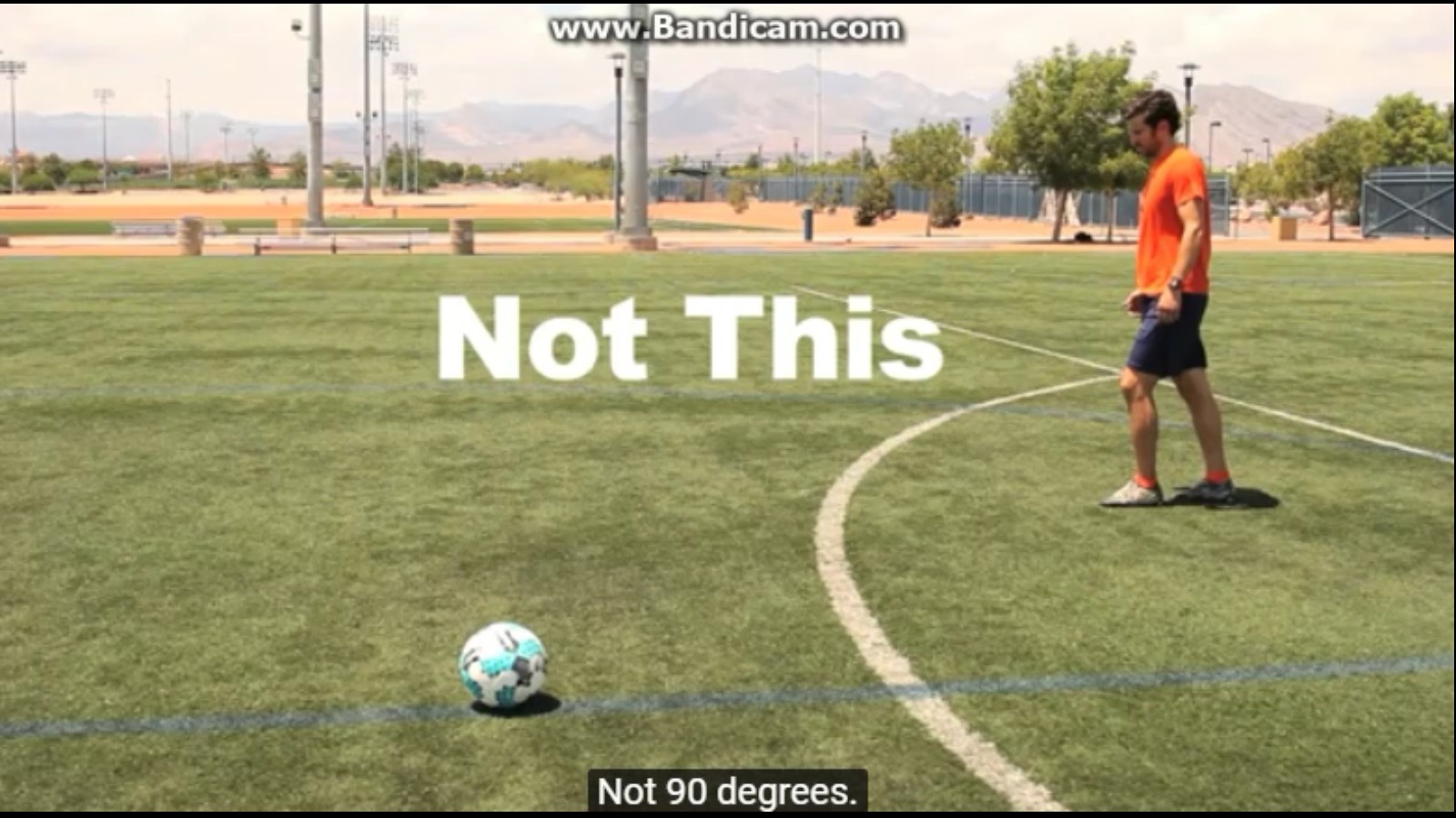 足球教学:如何轻松踢出弧线球?