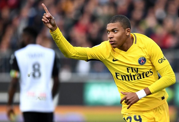 姆巴佩VS昂热GIF:踢满全场,大罗式进球,后脚跟