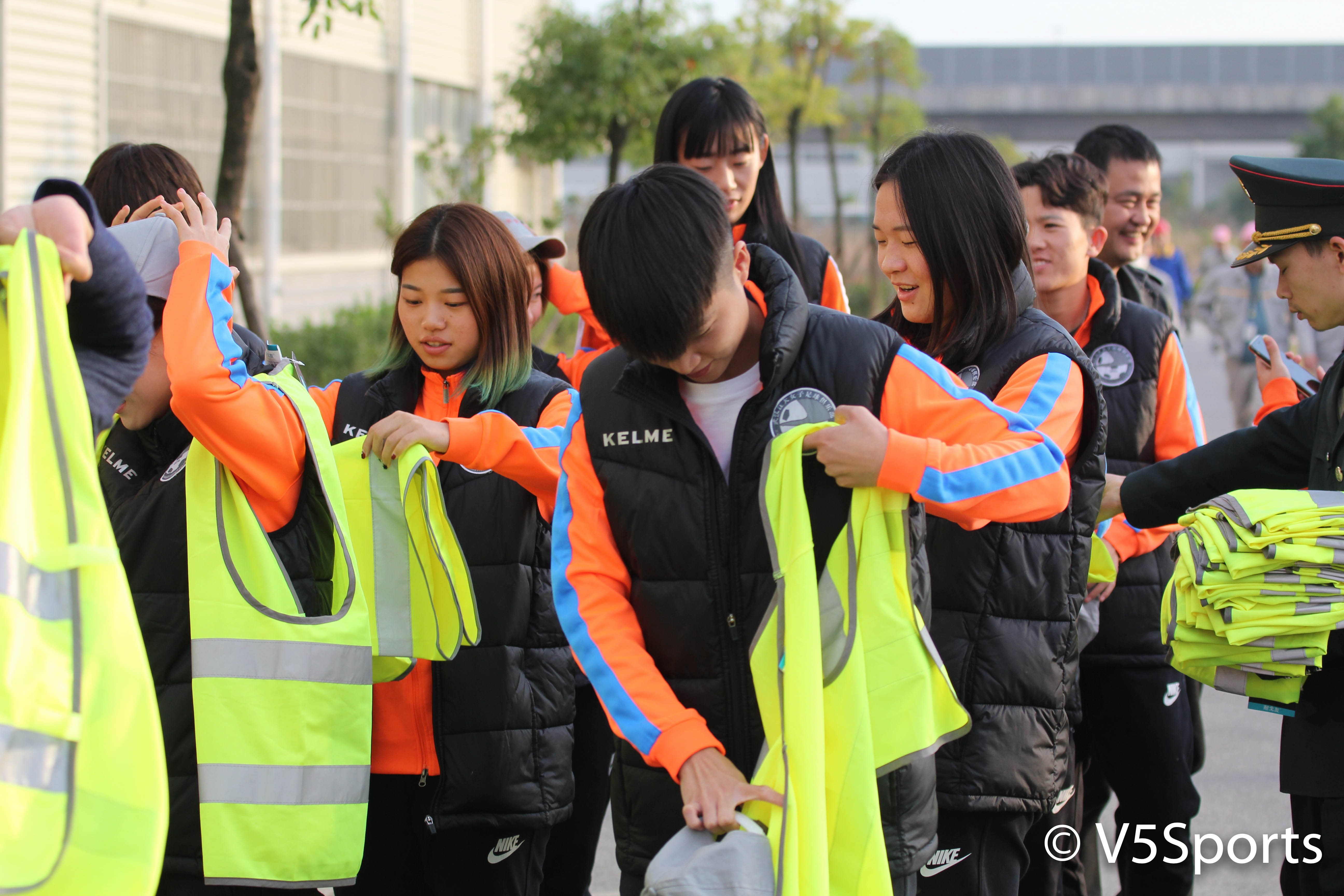 中国女足巅峰之战前夕 武汉姑娘率先打疯狂Ca