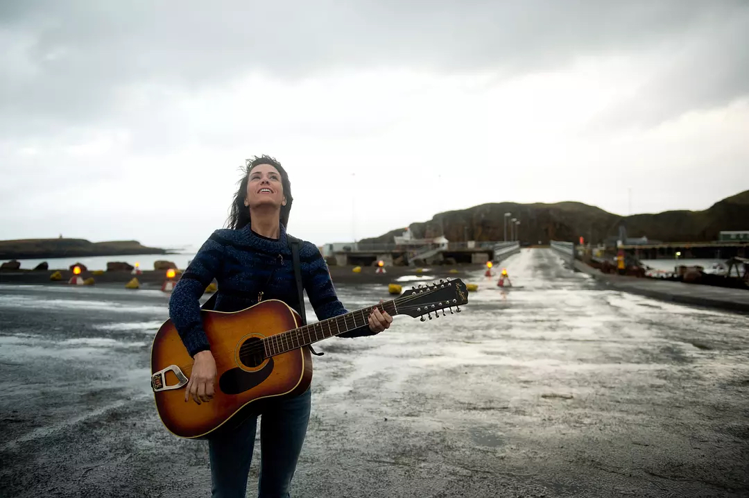 冰岛为什么这么强,该感受下他们对足球的热爱