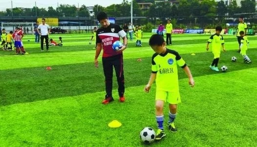 中国足球是另一座携程幼儿园
