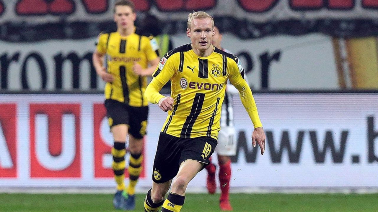 懂球号文章  多特蒙德中场罗德似乎已经很久没有出场了,时间长到甚至