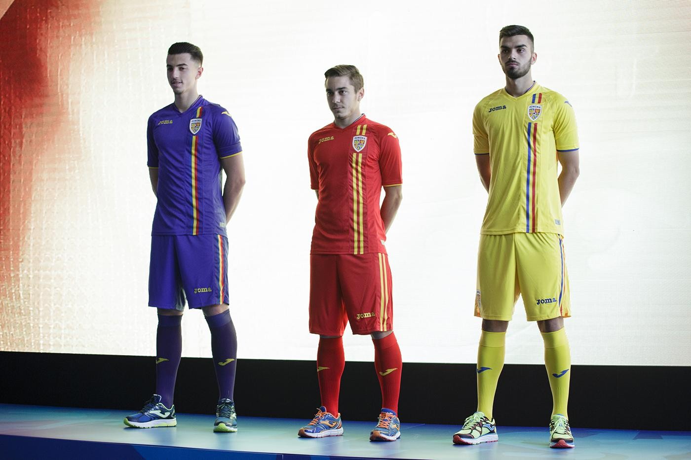 罗马尼亚国家队全新队徽及2018赛季主客场球