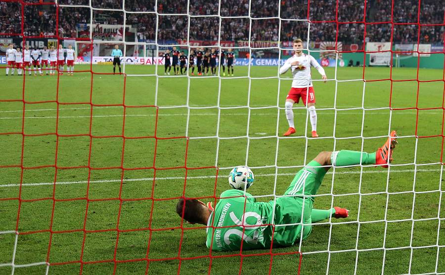 拜仁高层这一手玩得挺大:放弃夏窗买门将,死磕乌尔比希当诺伊尔接班人