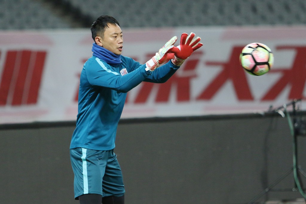 图集:申花备战足协杯决赛,三外援神情坚定积极