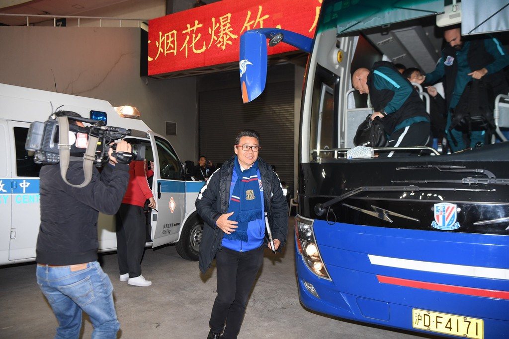 图集:足协杯决战即将打响,吴金贵携申花众将抵