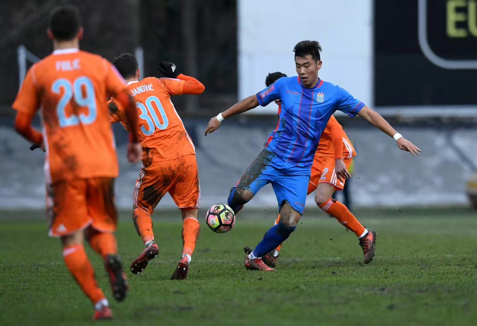 冯伯元:不断磨练自己的意志,逼平迪纳摩值得纪