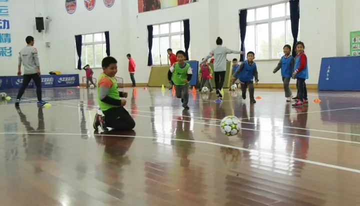 青训 上港全国青训基地教练员走进嘉定叶城小