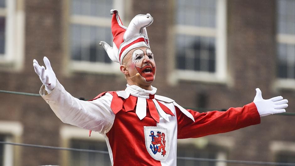 "的灵感正是来源于象征杜塞尔多夫狂欢节的代表性人物小丑hoppeditz