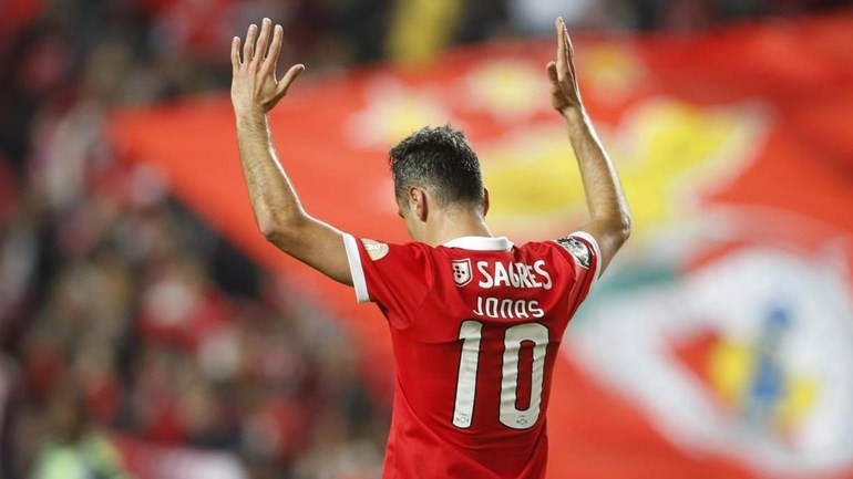 焦点:双月最佳出炉,若纳斯当选