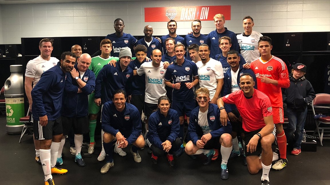 为灾区募捐,前NBA球星纳什参加公益慈善足球赛