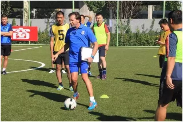 国际青少年足球教练员培训计划正式启动