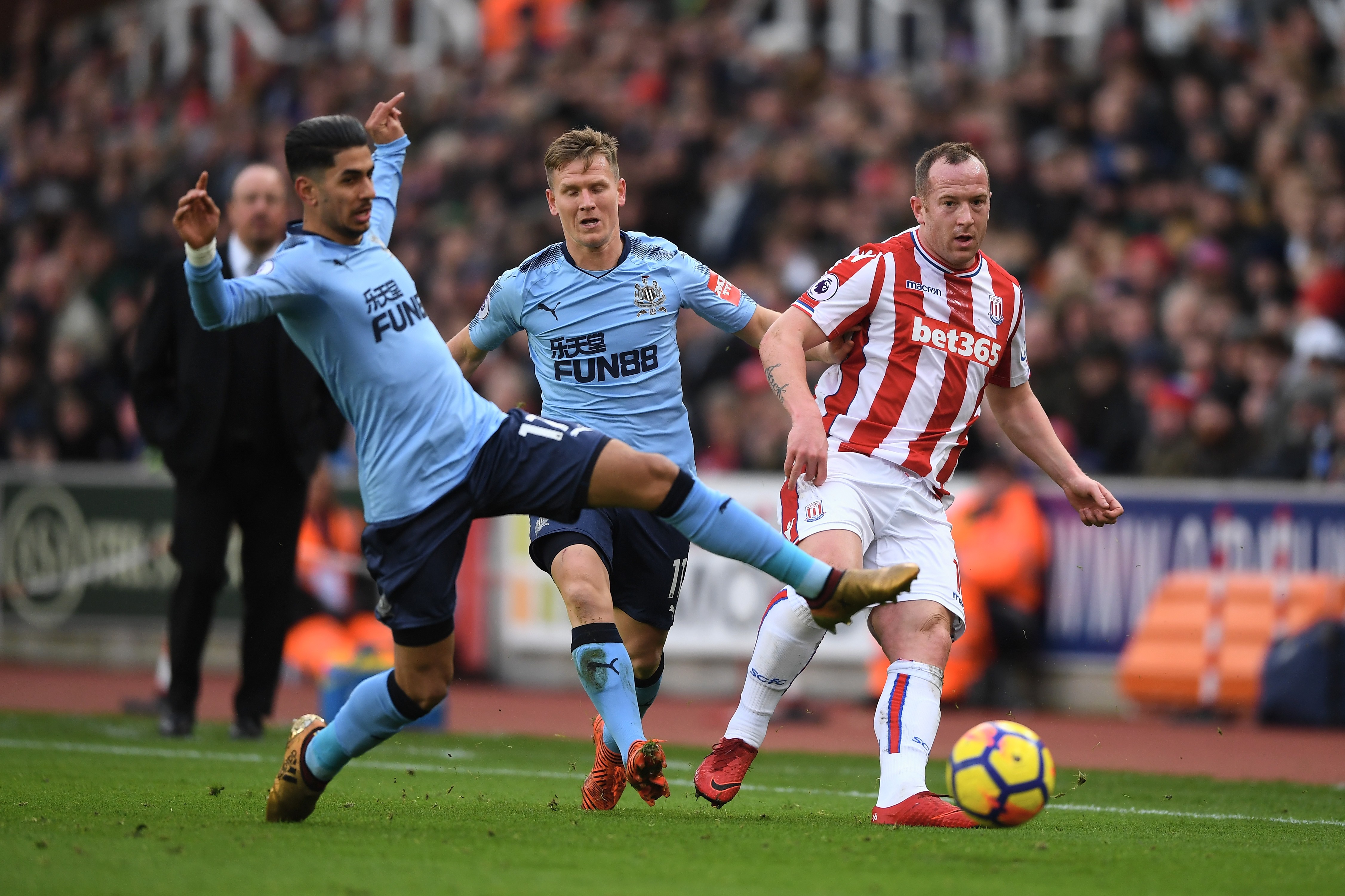 全场结束,纽卡1-0斯托克城下半场开局阶段喜鹊继续在前.