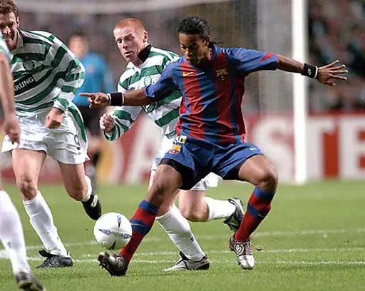 你必须知道的足坛十大经典过人技巧,你能学会一招就够了!