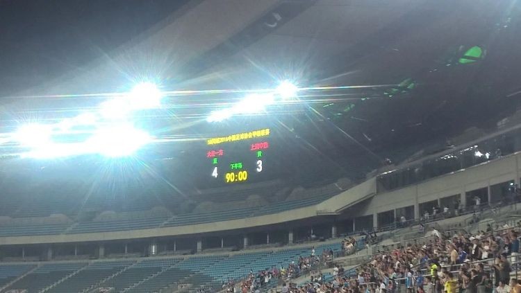 西浦球迷采访(10):大连女孩的一方情缘 - 懂球帝