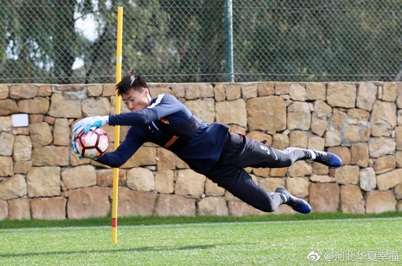 看华夏幸福众门将的飞身扑救