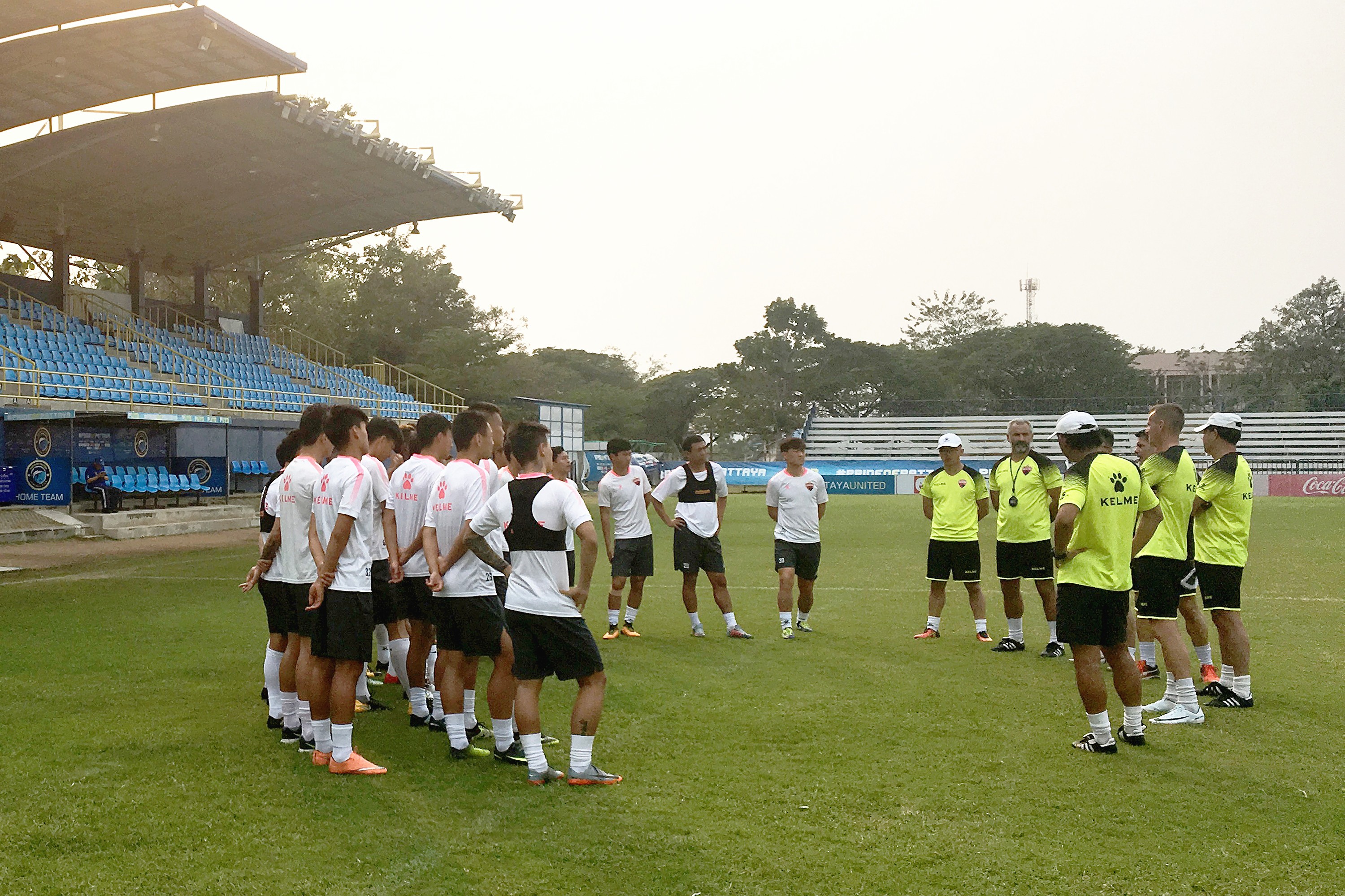 深足泰国冬训10天4战,高密度高强度比赛提升抗