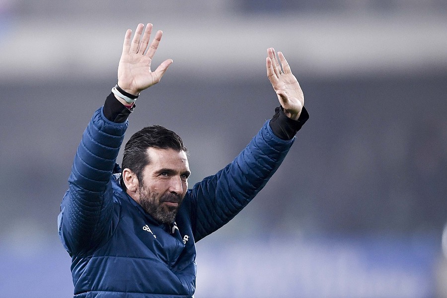 冯:对于上赛季欧冠决赛和2012年欧洲杯决赛,我