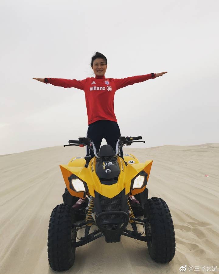 图集:拜仁沙滩女足的练成之路,王飞在沙漠中尽情释放自我