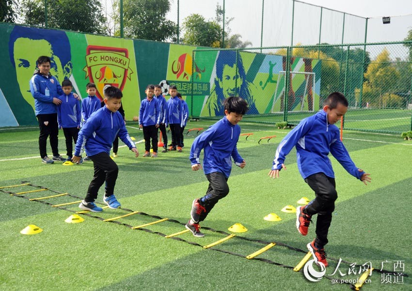 南宁:兴宁区足球青训基地举办首次冬令营活动