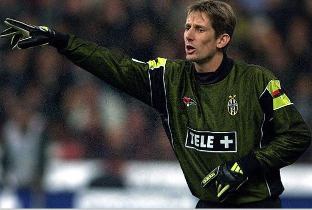 FIFA 18传奇之范德萨:一夫当关,万夫莫开!