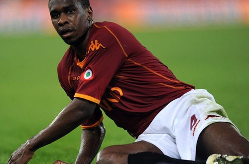 而我们要说的这个胡安可是罗马后防的定海神针,还是一名带刀侍卫,2007