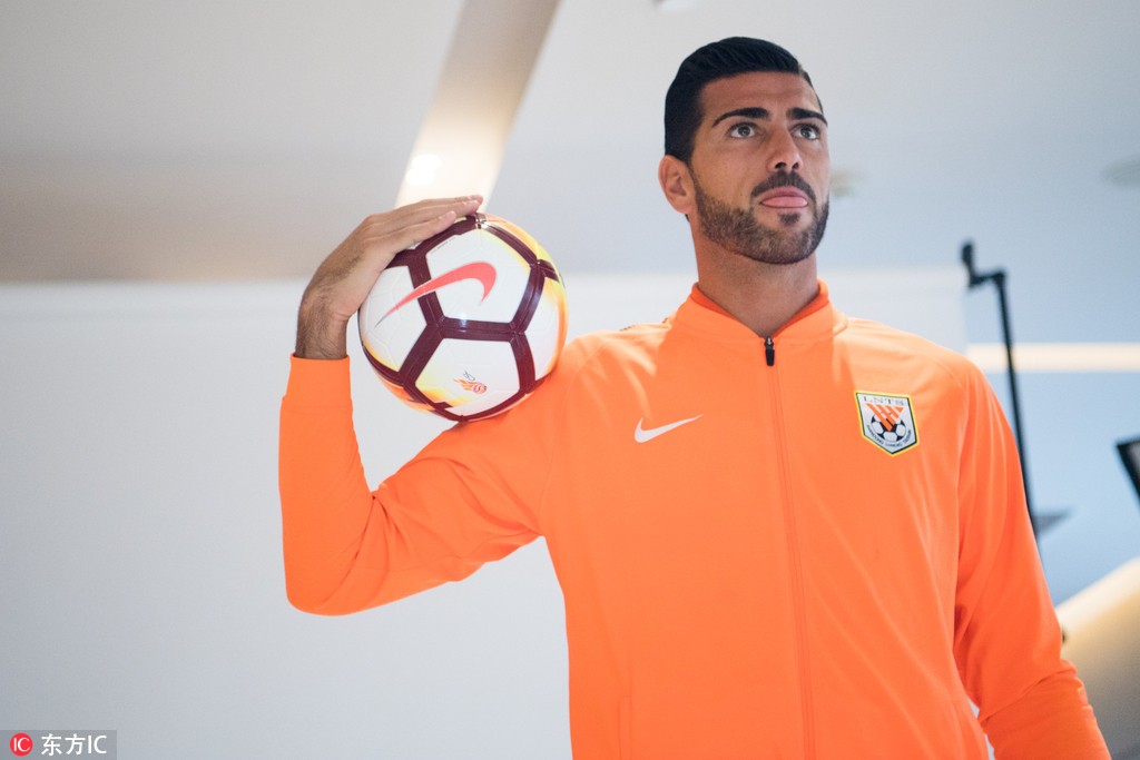 图集:鲁能全队拍摄创意写真照,佩莱携队友帅气亮相