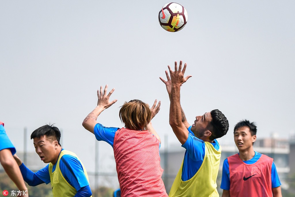 图集:富力备战广州德比,手抛球训练锻炼传球视野