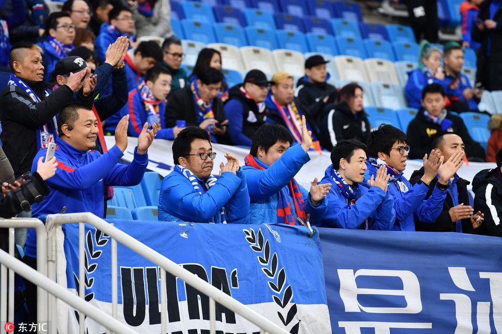 图集:申花亚冠客战水原,远征球迷看台上为球队加油助威
