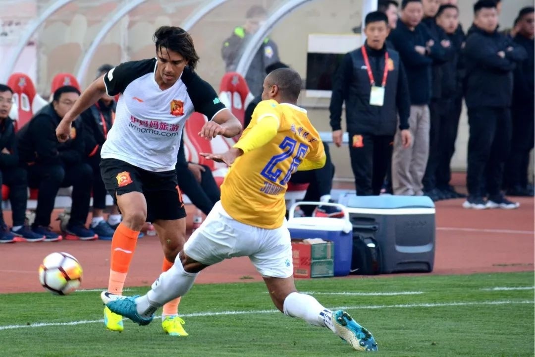 李铁带队亚冠银靴新援首秀绝杀 武汉卓尔预定