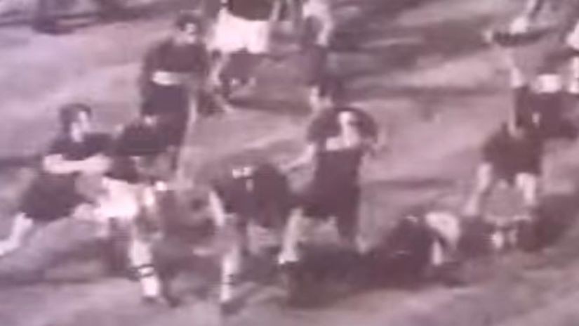 历史上的今天:南美解放者杯火爆对决,19人被当