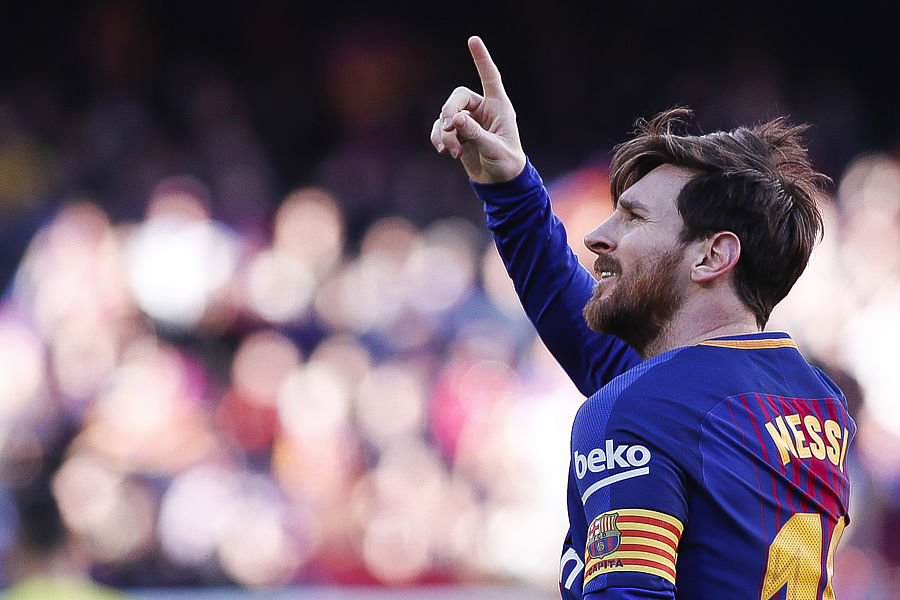 这个进球是梅西在2017/18赛季中攻入的第35个进球,这也代表自2008/09