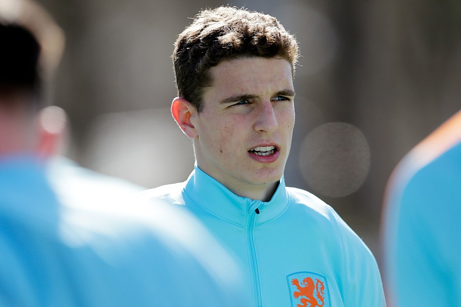 官方:阿尔克马尔续约荷兰国脚