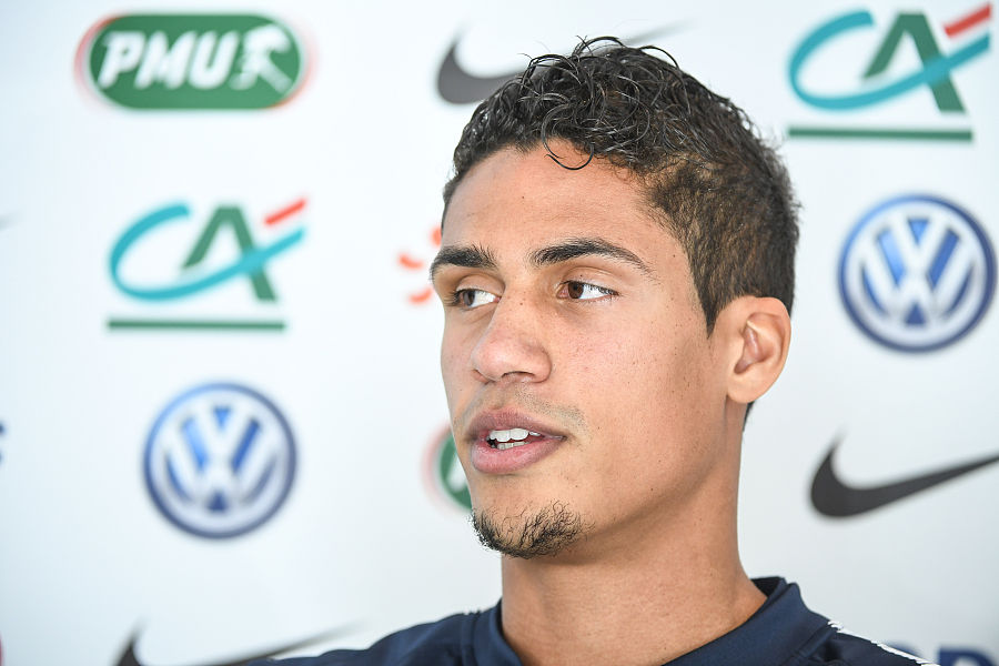 肌肉紧张,瓦拉内缺席训练