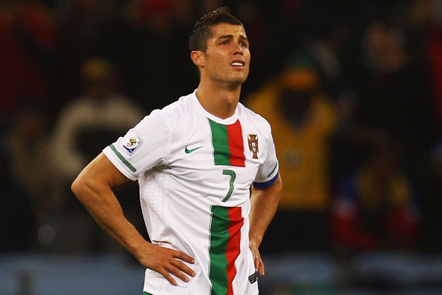 只差一座金杯就圆满:C罗不仅会倒钩,足球游戏