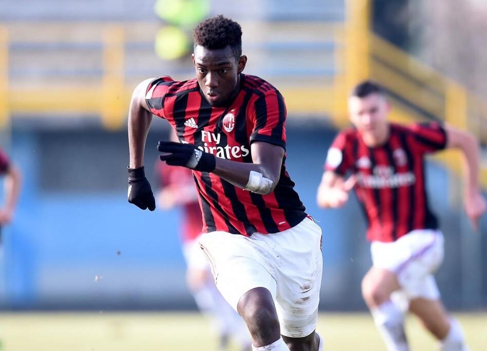 《米兰新闻网》 18岁的弗兰克-萨德茹(frank tsadjout)出自米兰青训营