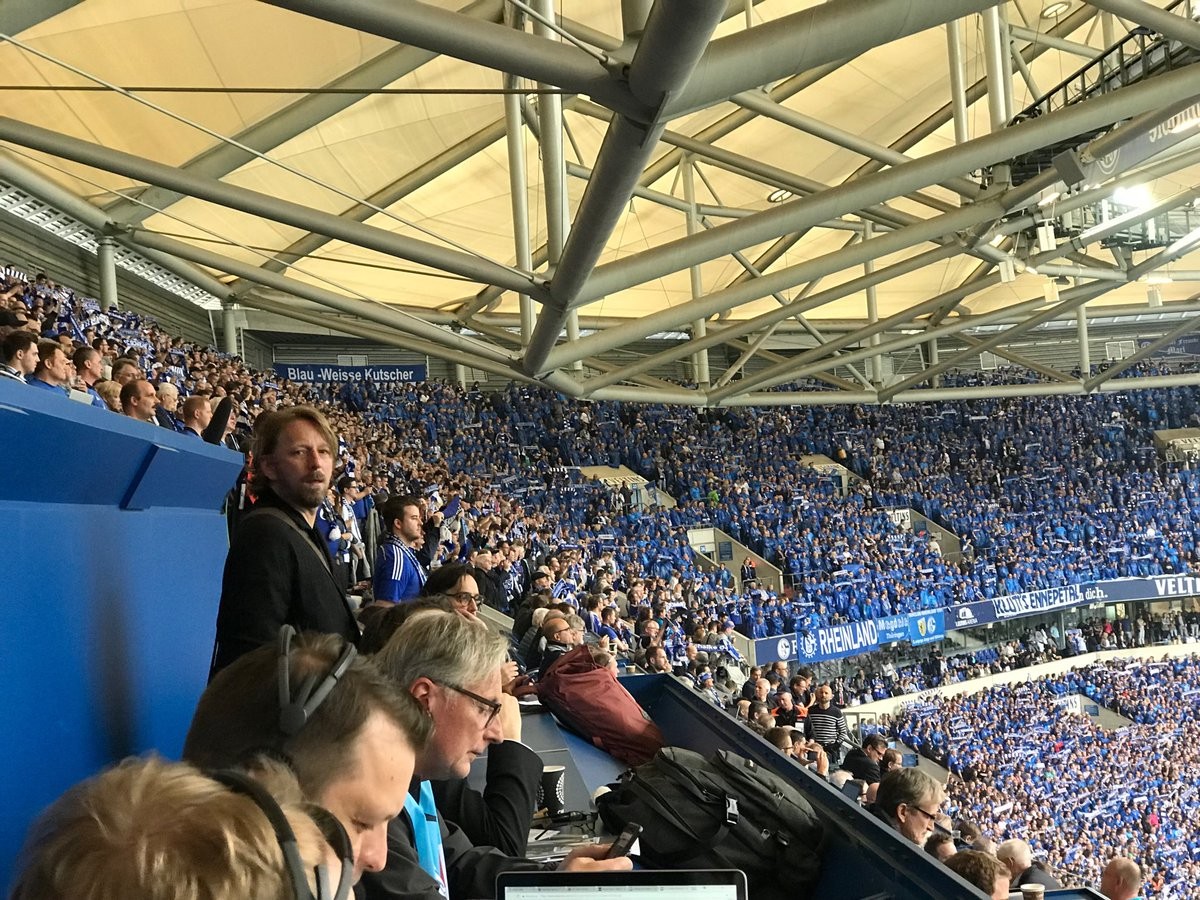 buczko在看台上发现了一个德甲球迷们非常熟悉的身影——米斯林塔特