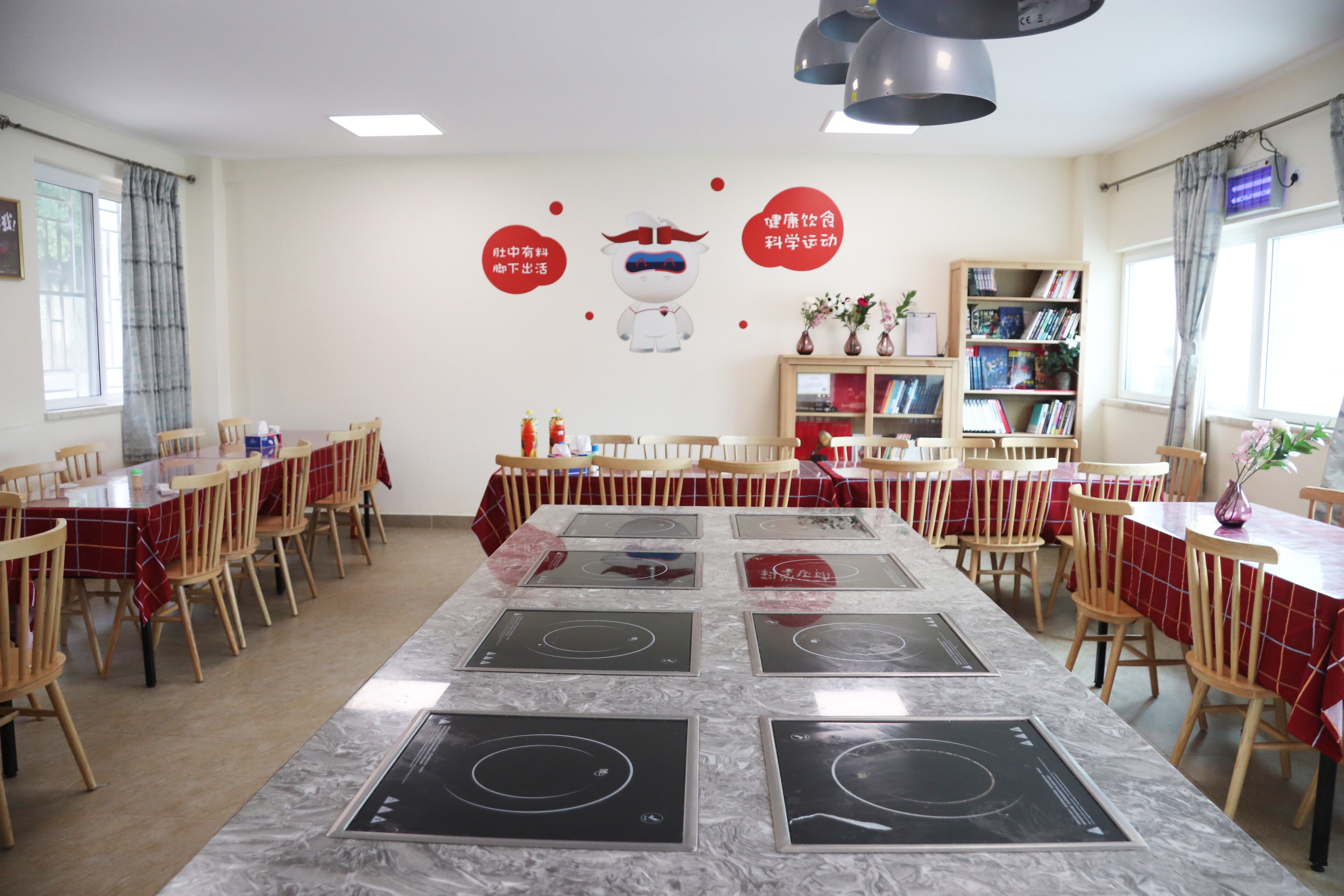 深足食堂建了个阅读角,扒一下球员爱读什么书