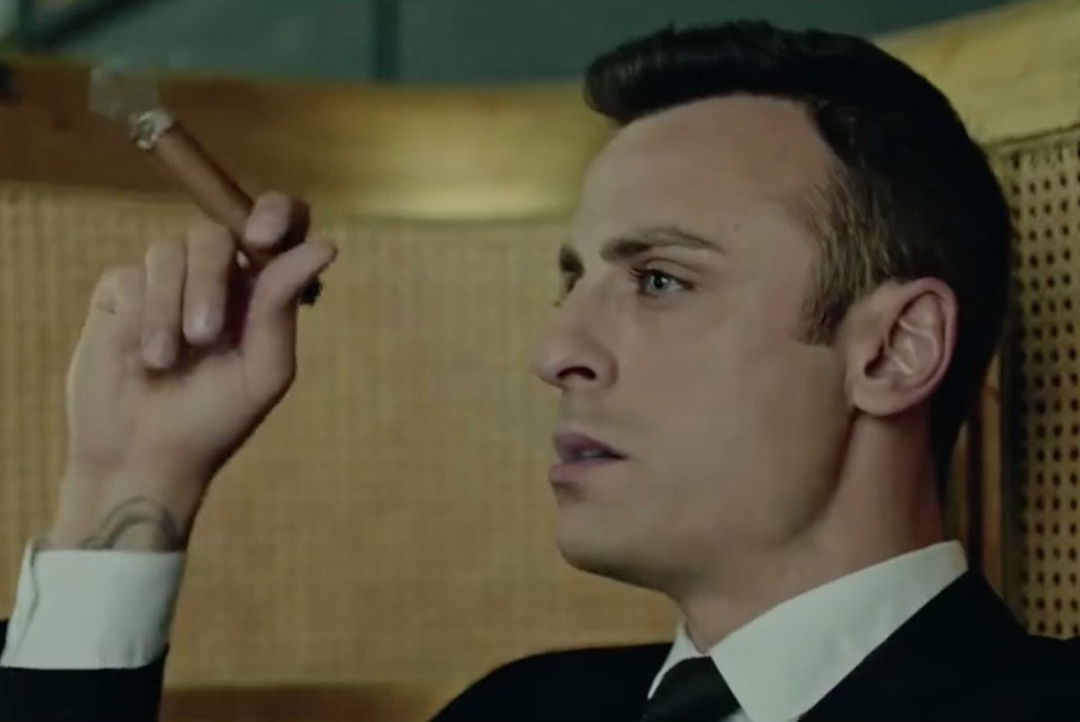 潇洒哥参演电影5月11日上映,墨镜 西装剧照帅到天际