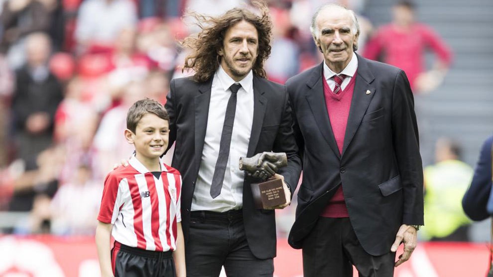 荣耀,普约尔领取忠诚奖