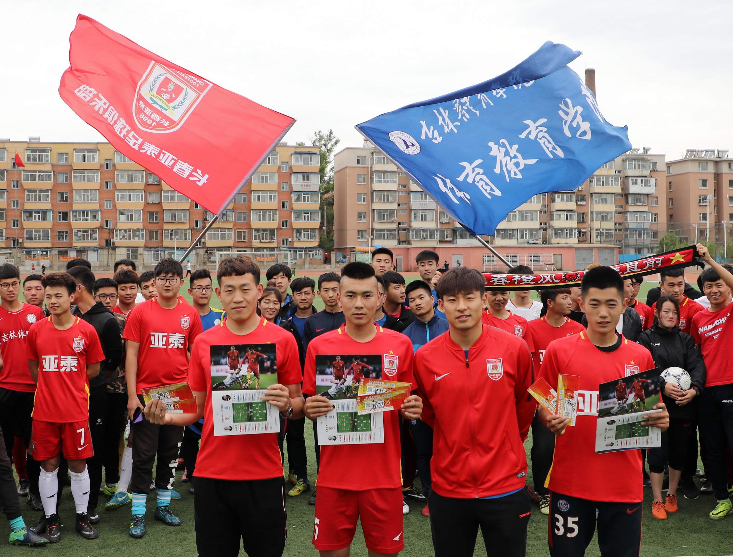 国脚何超走进吉林体育学院 为足球班同学传授