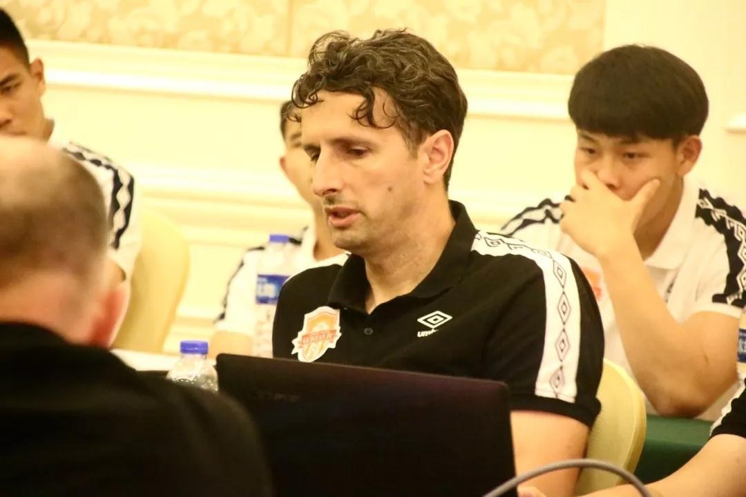 安徽合肥桂冠足球俱乐部召开2018赛季全体工