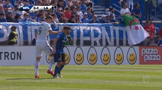 上帝之手?伊布掌掴对手而染红